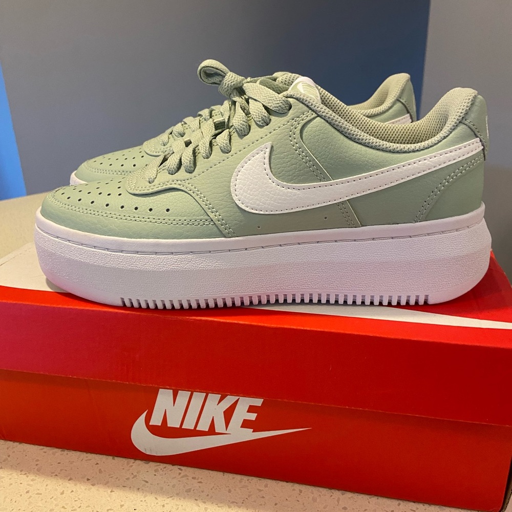 Platform Nike Mint Green Court Vision Low, Size 8.5